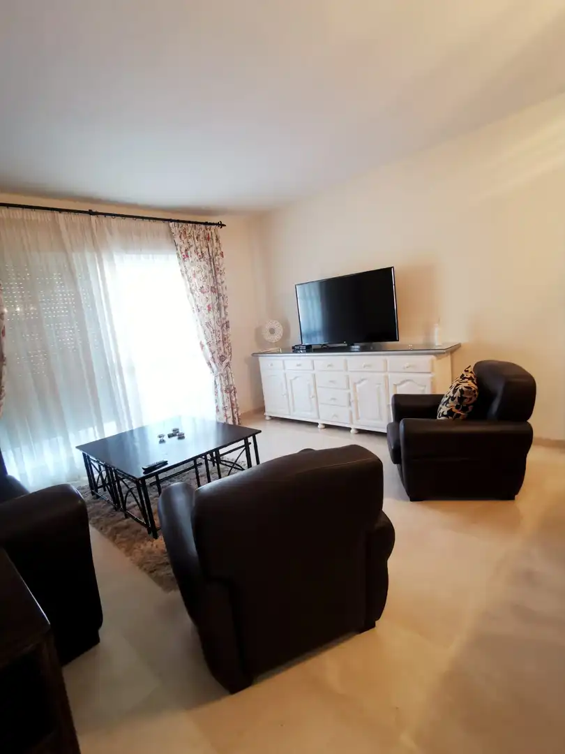 Sala de estar de Piso de alquiler en Marbella con Aire acondicionado, Terraza y Amueblado