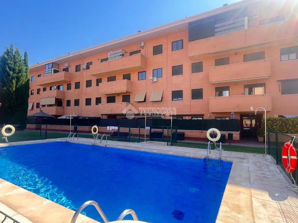 Piscina de Piso en venta en Navalcarnero con Aire acondicionado, Calefacción y Parquet