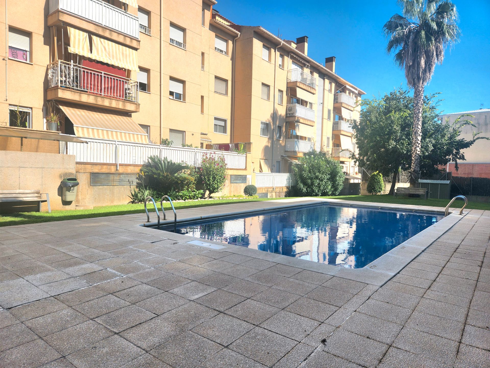 Swimming pool of Flat for sale in Terrassa  with Air Conditioner, Heating and Storage room