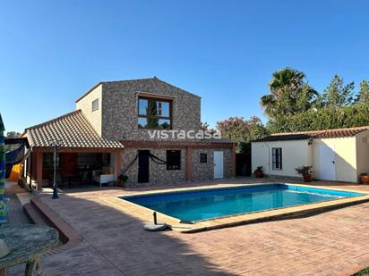 Vista exterior de Casa o xalet en venda en Mairena del Alcor amb Aire condicionat, Calefacció i Terrassa