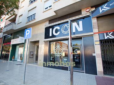 Locale commerciale in vendita a Maria Auxiliadora - Barriada de Llera