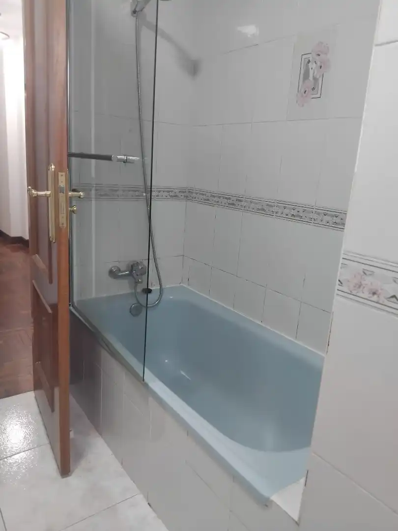 Bathroom of Flat for sale in Vigo   with Heating, Parquet flooring and Storage room