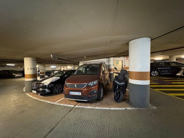 Garaje en Venta en Pz del Sortidor en El Poble Sec - Parc de Montjuïc