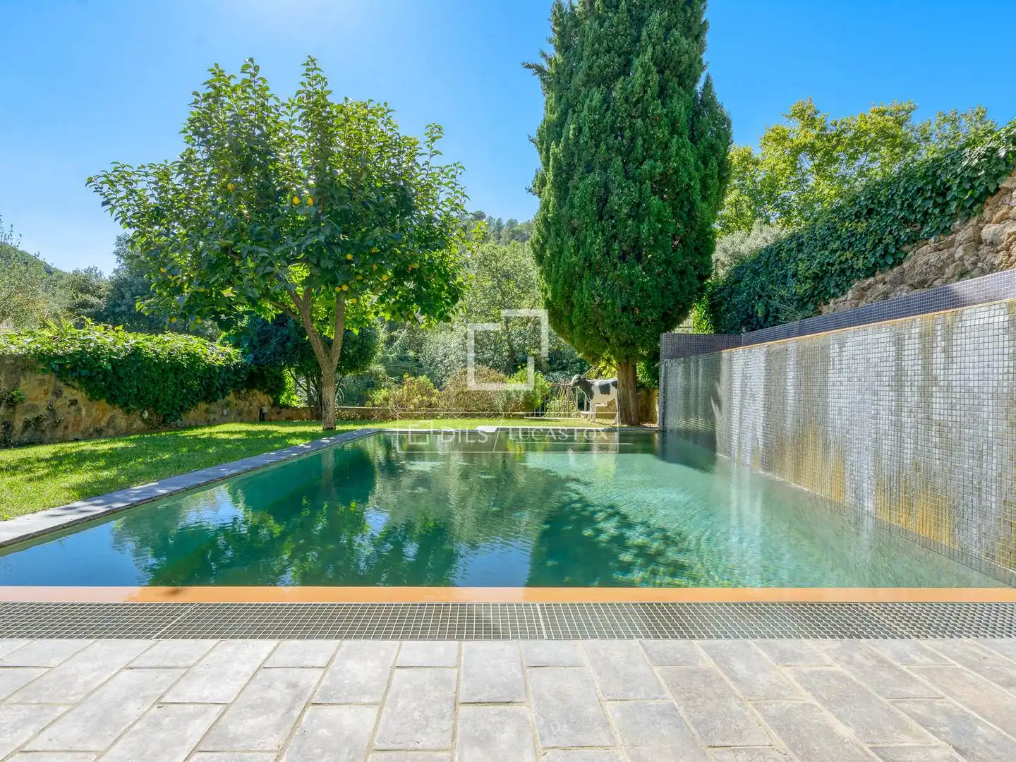 Piscina de Finca rústica en venta en Boadella i les Escaules con Calefacción, Jardín privado y Terraza