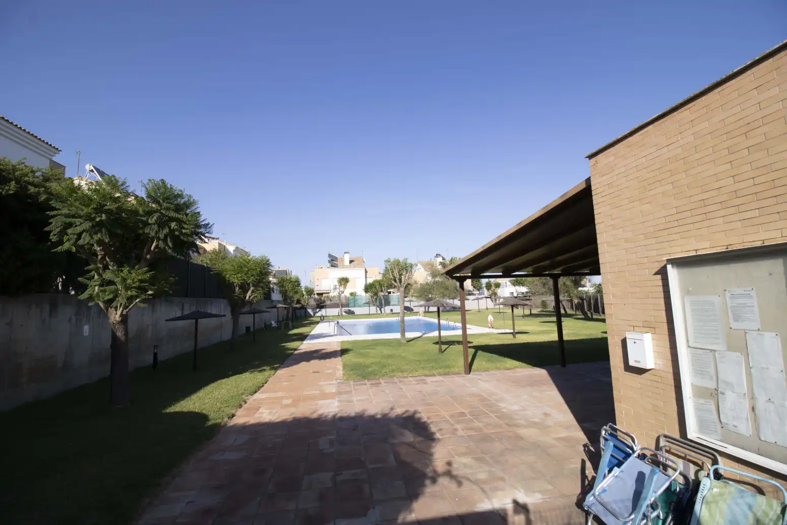 Piscina de Casa adosada en venta en Espartinas con Aire acondicionado, Terraza y Piscina
