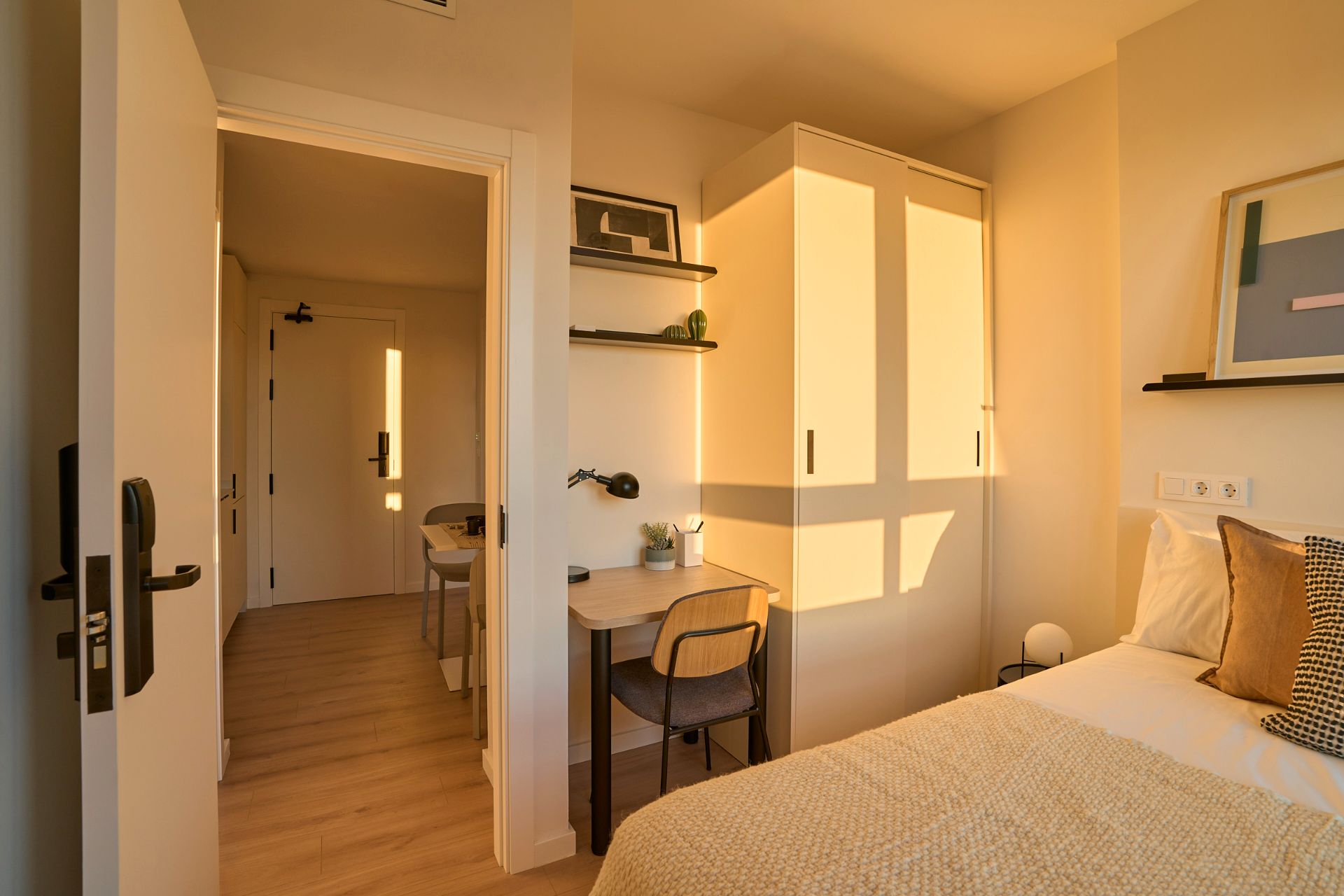 Dormitori de Apartament de lloguer en  Madrid Capital amb Aire condicionat, Calefacció i Jardí privat