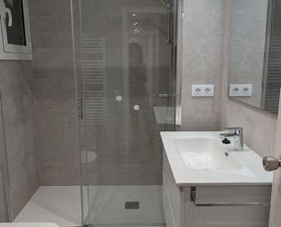 Bathroom of Flat to rent in Sabadell  with Air Conditioner, Heating and Parquet flooring