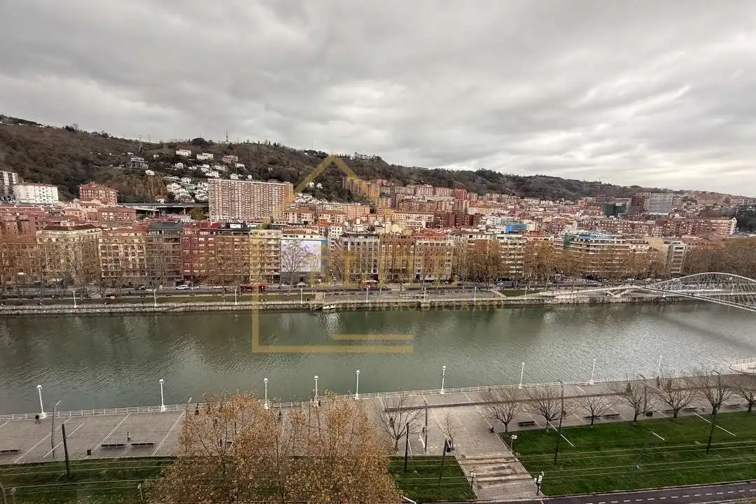 Vista exterior de Pis en venda en Bilbao  amb Calefacció, Terrassa i Traster