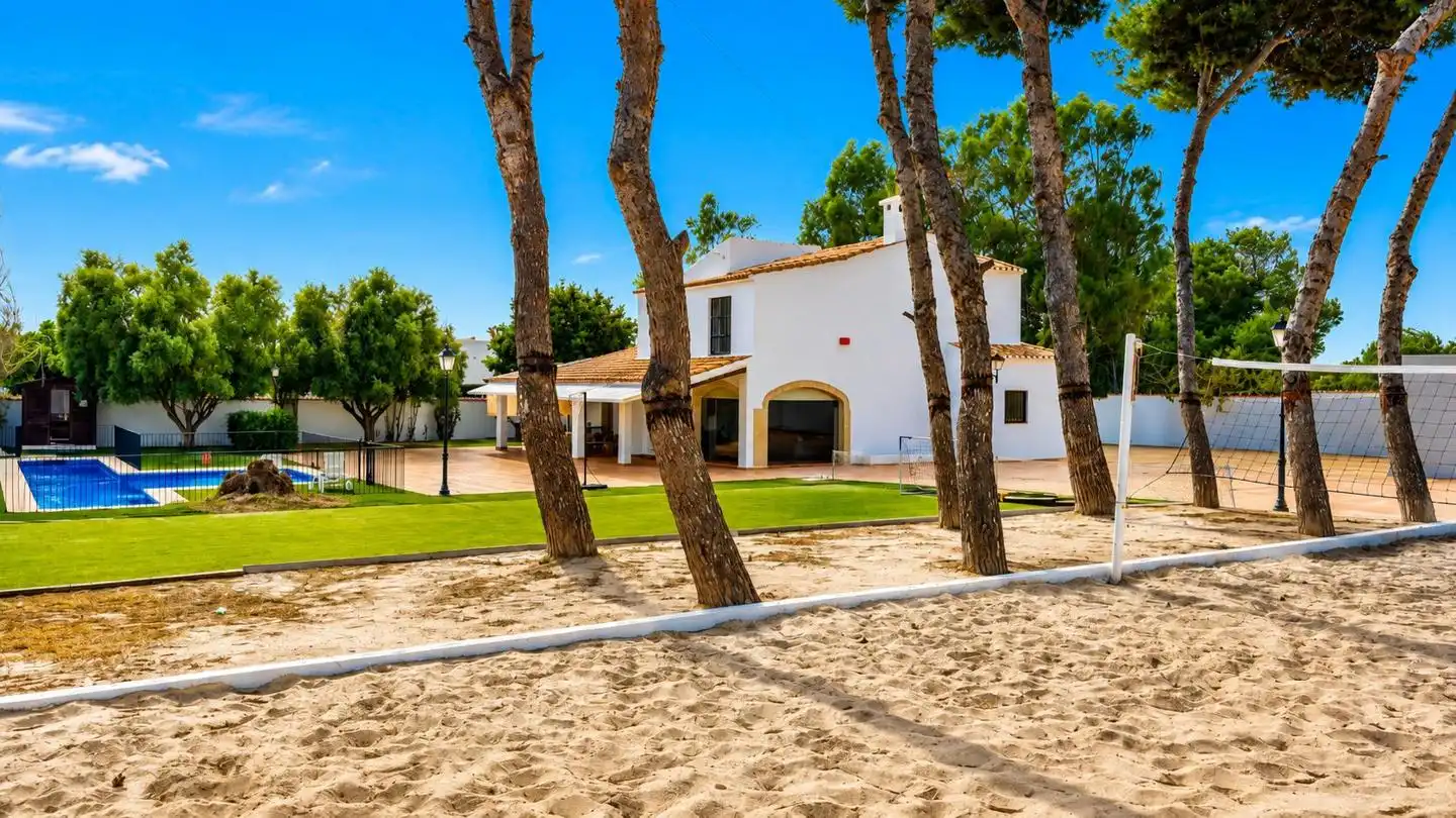 Vista exterior de Casa o chalet en venta en Santa Pola con Calefacción, Jardín privado y Parquet