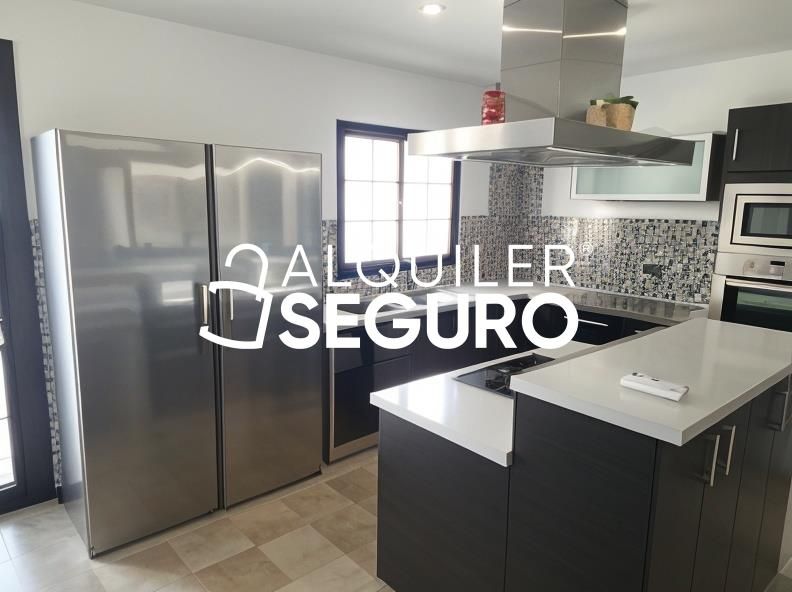 Cuina de Pis de lloguer en  Sevilla Capital amb Aire condicionat, Terrassa i Moblat