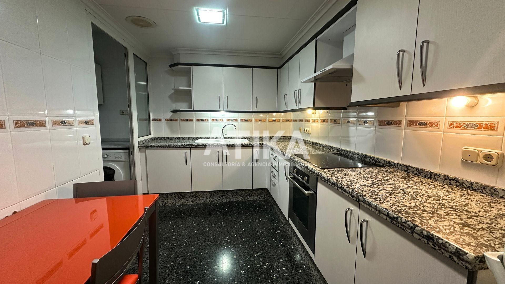 Cuina de Pis de lloguer en Ontinyent amb Aire condicionat, Terrassa i Balcó