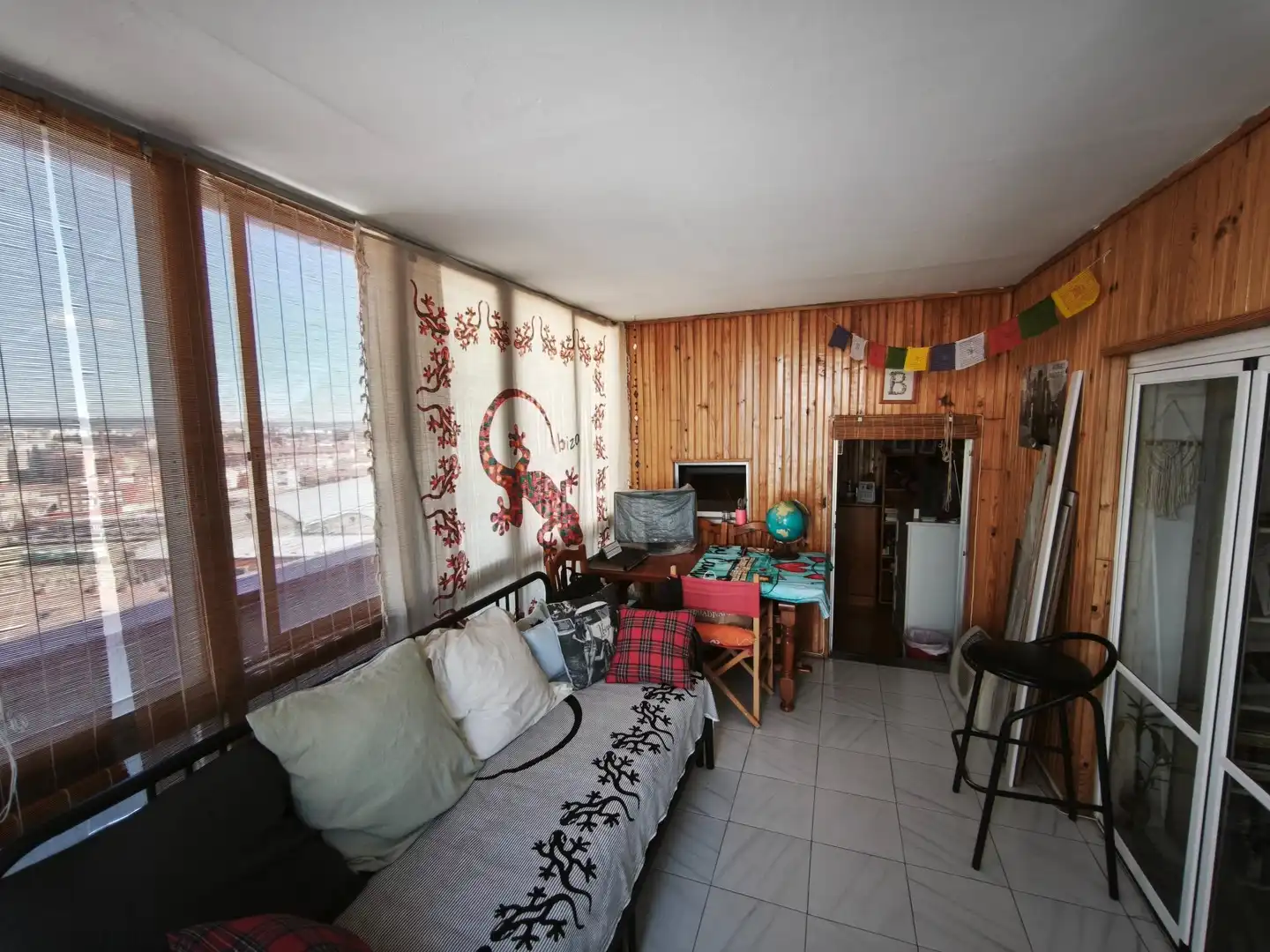 Sala de estar de Ático en venta en San Andrés del Rabanedo con Calefacción, Terraza y Amueblado