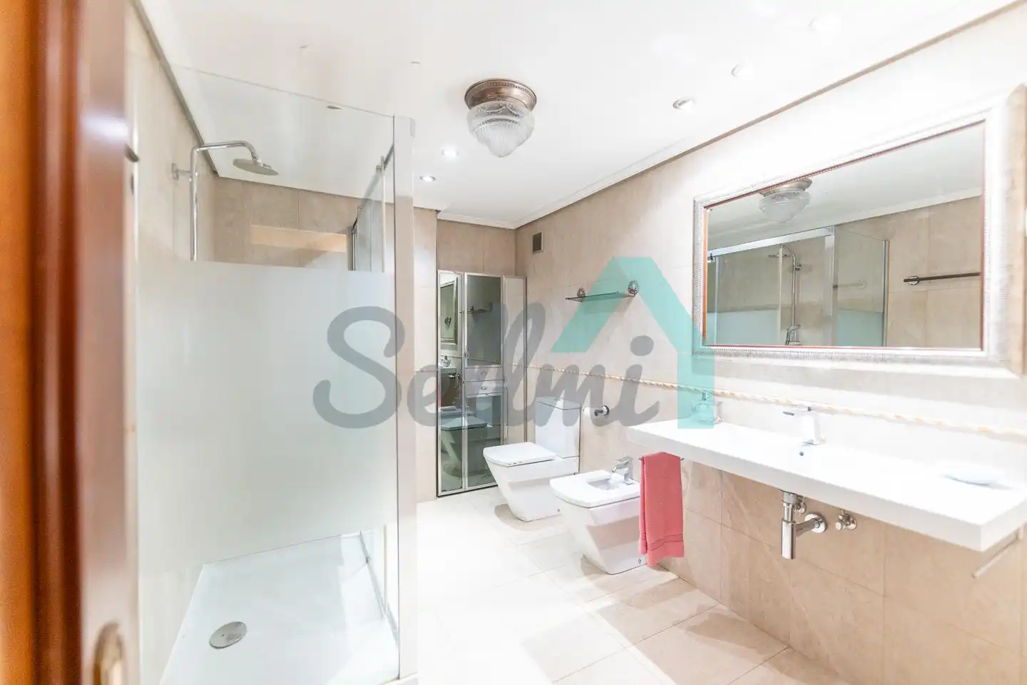 Bathroom of Flat for sale in Oviedo   with Heating, Parquet flooring and Terrace