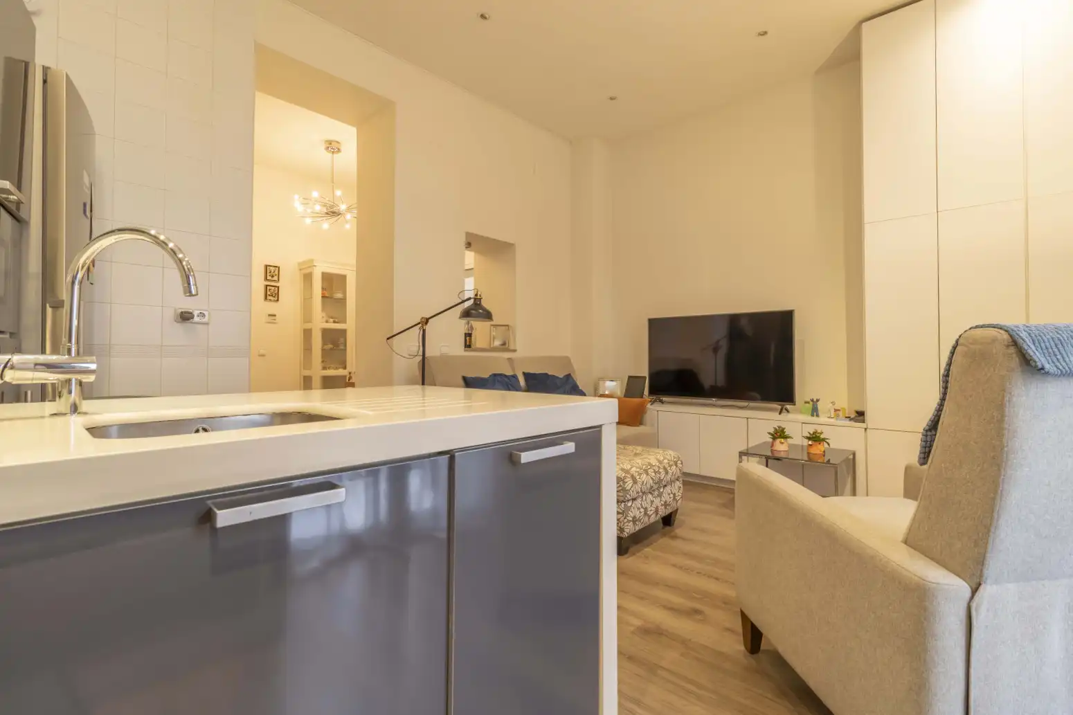 Living room of Flat for sale in Sevilla  with Air Conditioner, Heating and Balcony