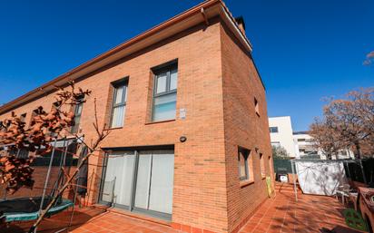 Exterior view of Single-family semi-detached for sale in Granollers  with Air Conditioner and Terrace