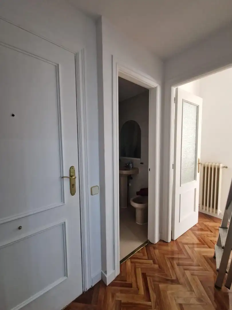 Bany de Pis de lloguer en Madrid amb Aire condicionat, Calefacció i Moblat