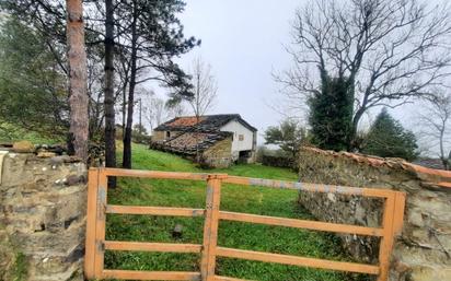 Casa o xalet en venda en Luena  amb Jardí privat