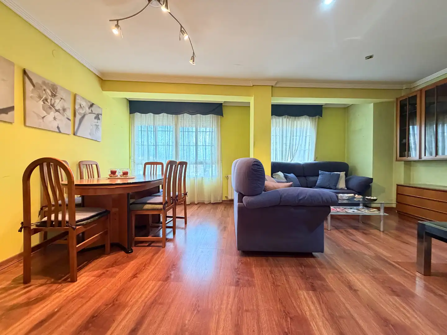 Sala de estar de Piso en venta en Castellón de la Plana / Castelló de la Plana con Aire acondicionado, Calefacción y Parquet