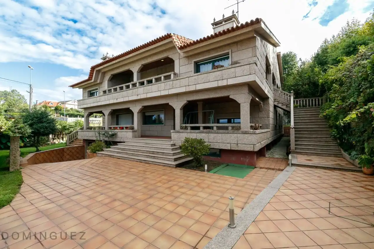 Vista exterior de Casa o chalet en venta en Vigo  con Calefacción, Jardín privado y Parquet