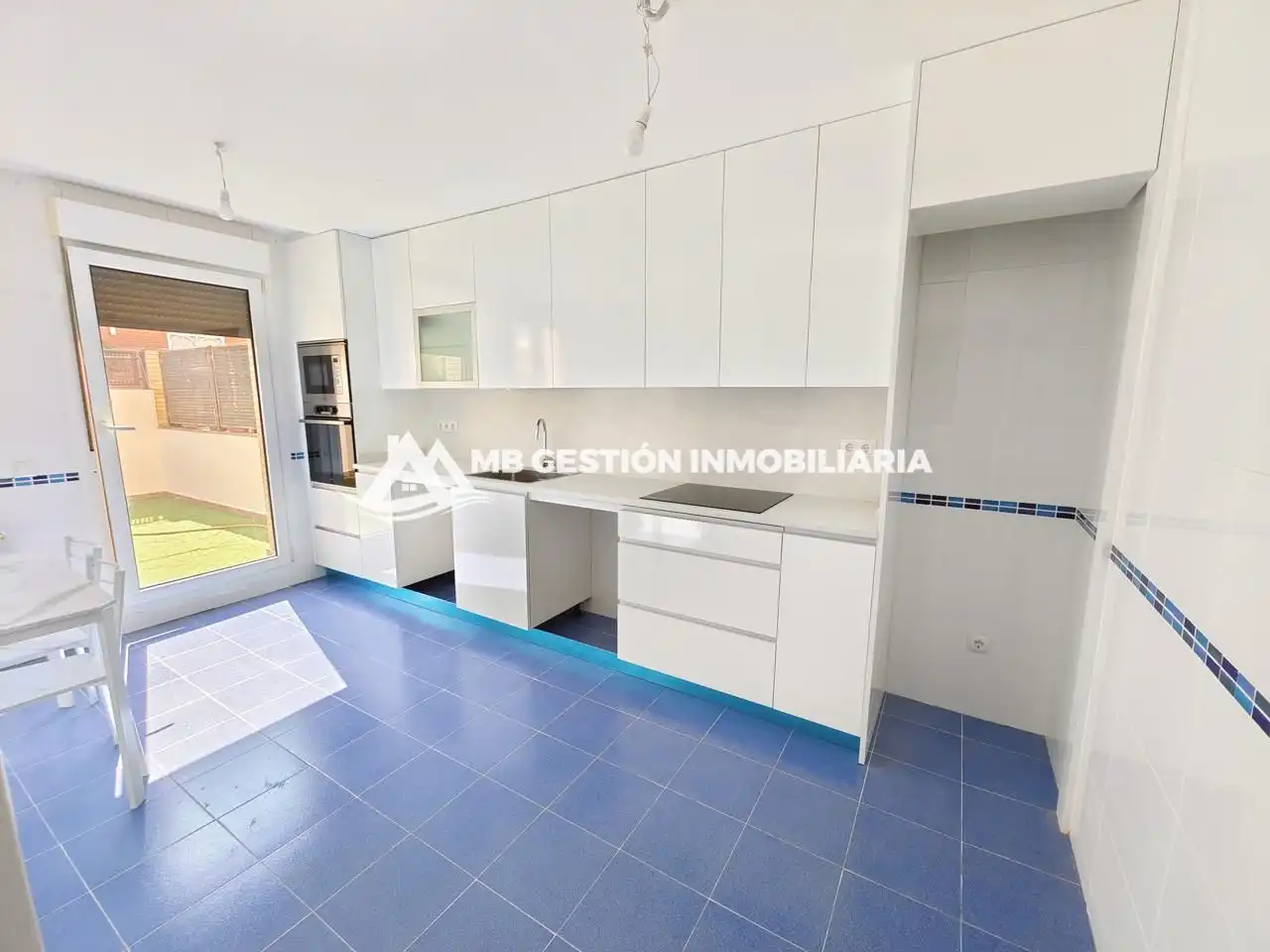 Cocina de Casa adosada en venta en Fuenlabrada con Aire acondicionado, Calefacción y Jardín privado