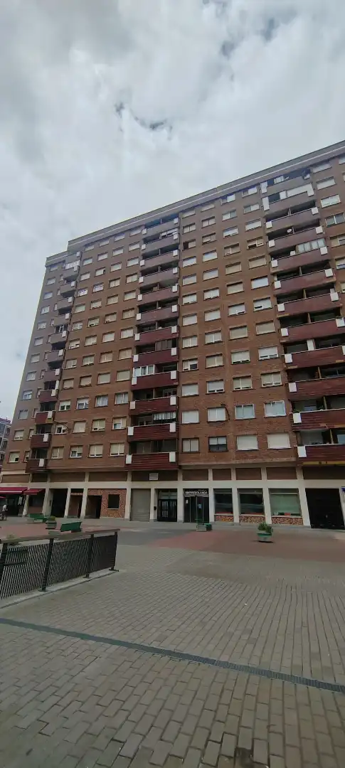 Außenansicht von Wohnung zur Miete in Bilbao  mit Heizung, Parkett und Terrasse