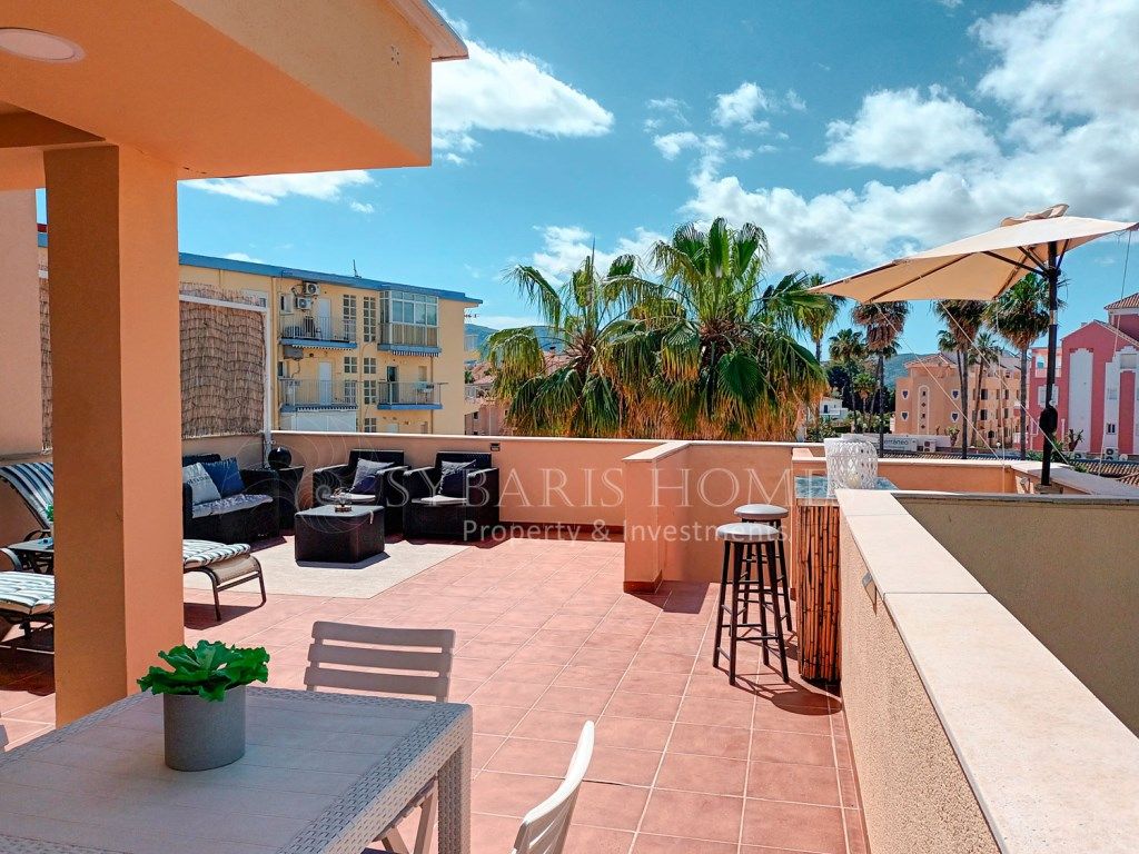 Terrassa de Àtic de lloguer en Dénia amb Aire condicionat, Jardí privat i Piscina