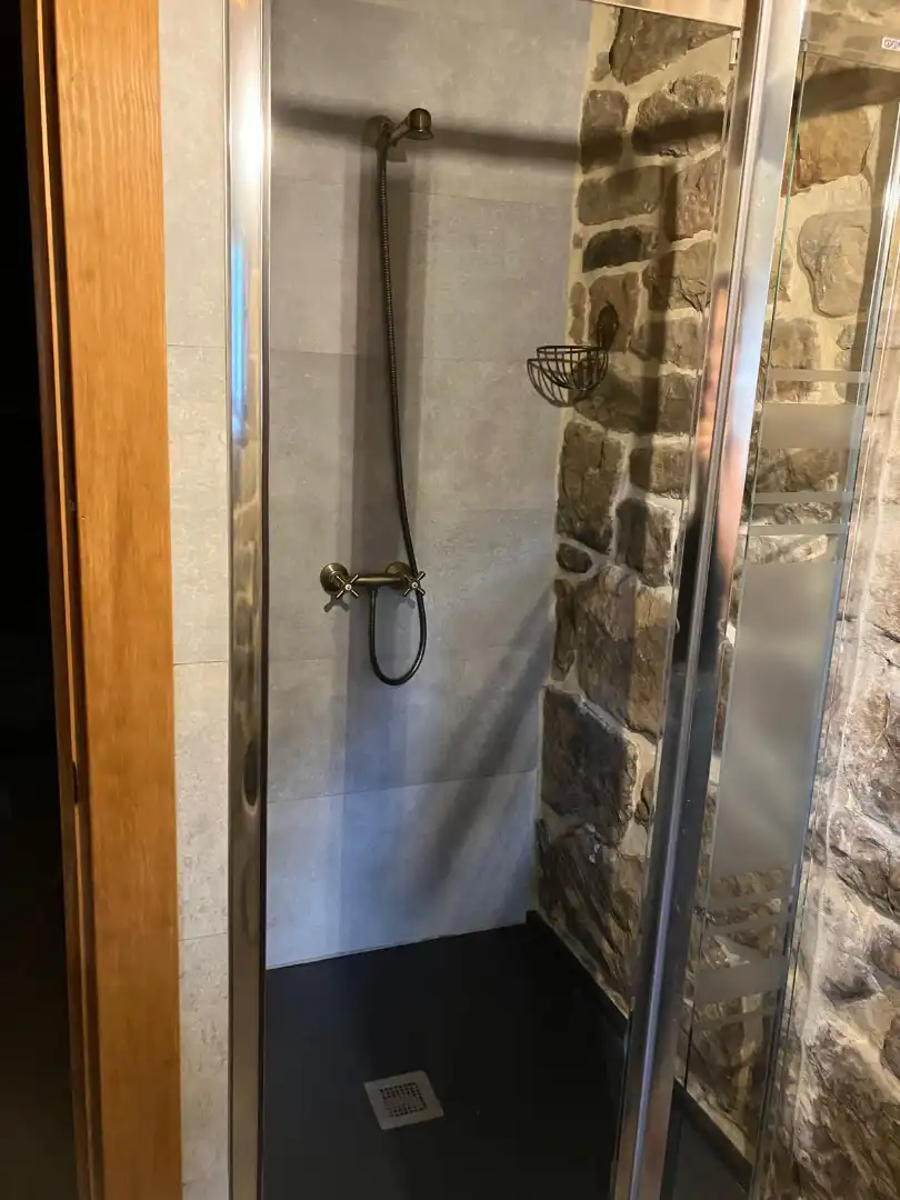 Baño de Finca rústica en venta en San Pedro del Romeral con Calefacción, Jardín privado y Terraza