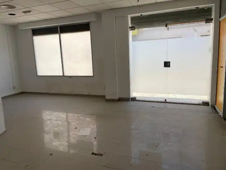 Local en venda en Sueca amb Aire condicionat
