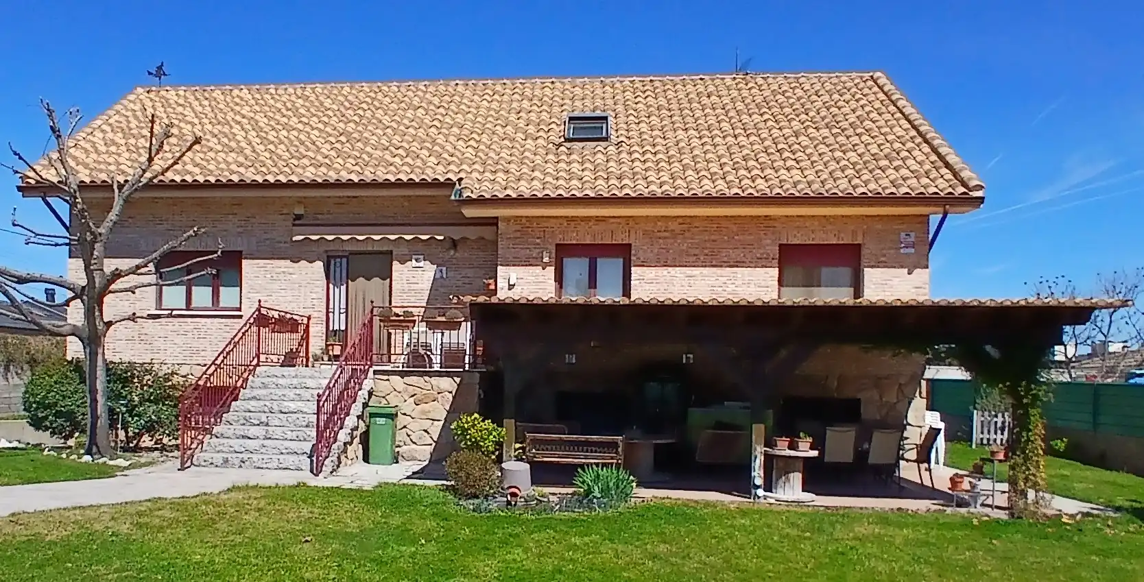 Vista exterior de Casa o xalet en venda en Guadarrama amb Calefacció, Jardí privat i Terrassa