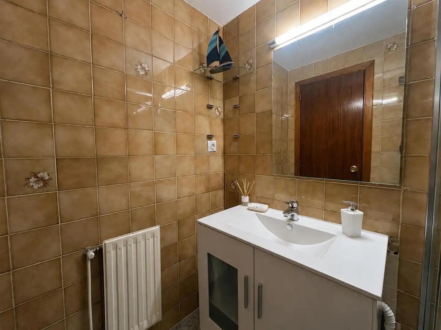 Baño de Piso de alquiler en Oviedo  con Calefacción y Amueblado