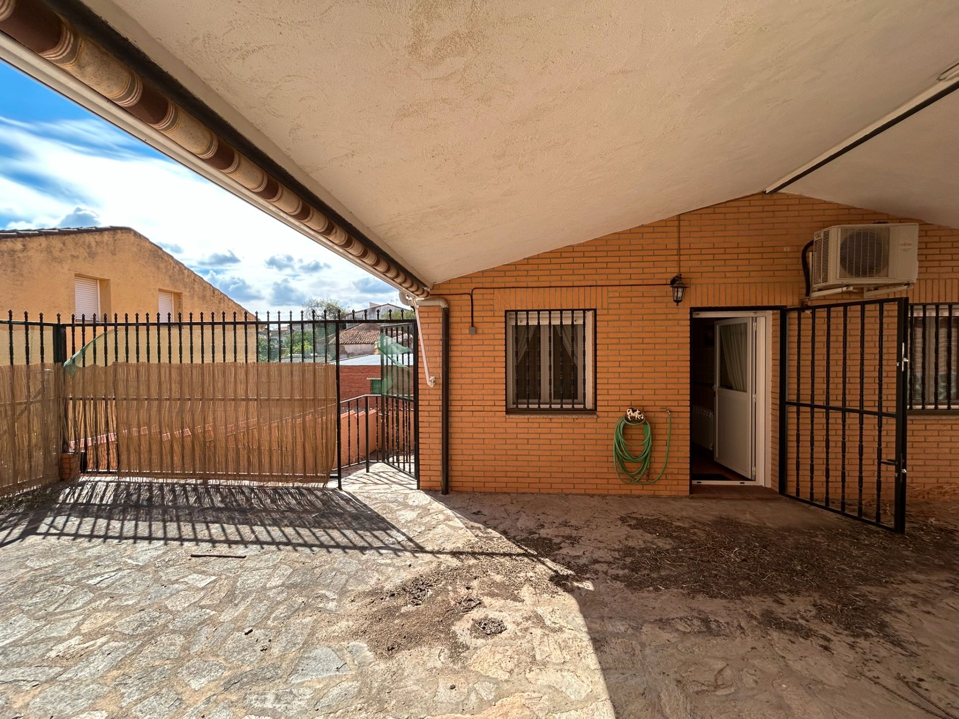 Terrassa de Casa o xalet en venda en Nombela amb Aire condicionat, Calefacció i Moblat