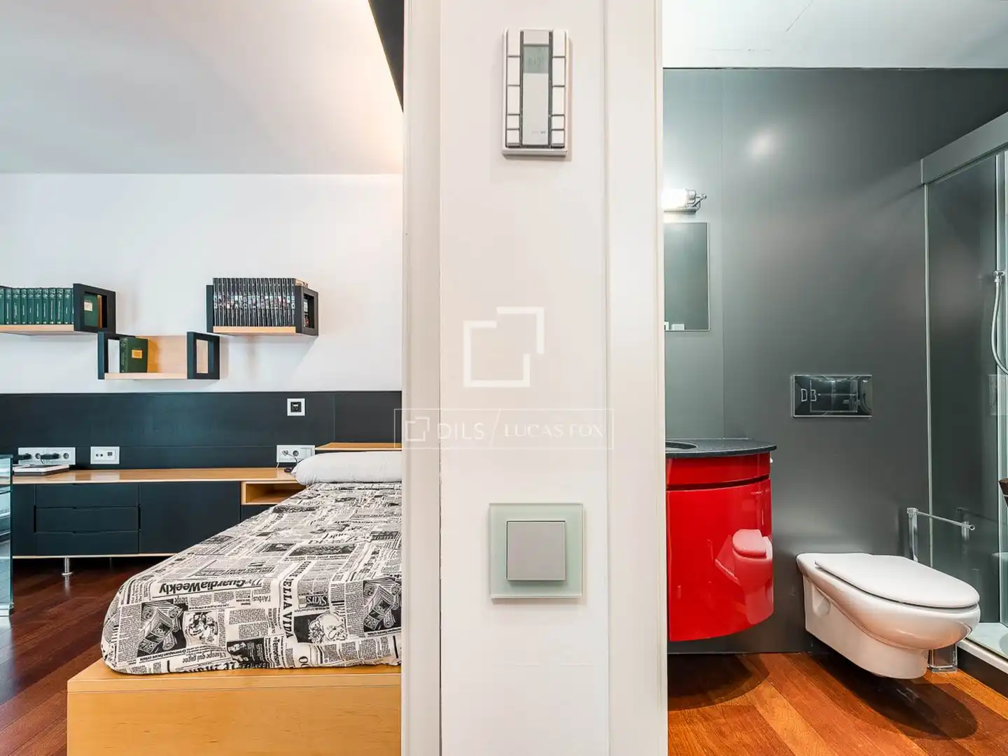 Dormitori de Casa o xalet en venda en Barcelona amb Aire condicionat, Calefacció i Terrassa