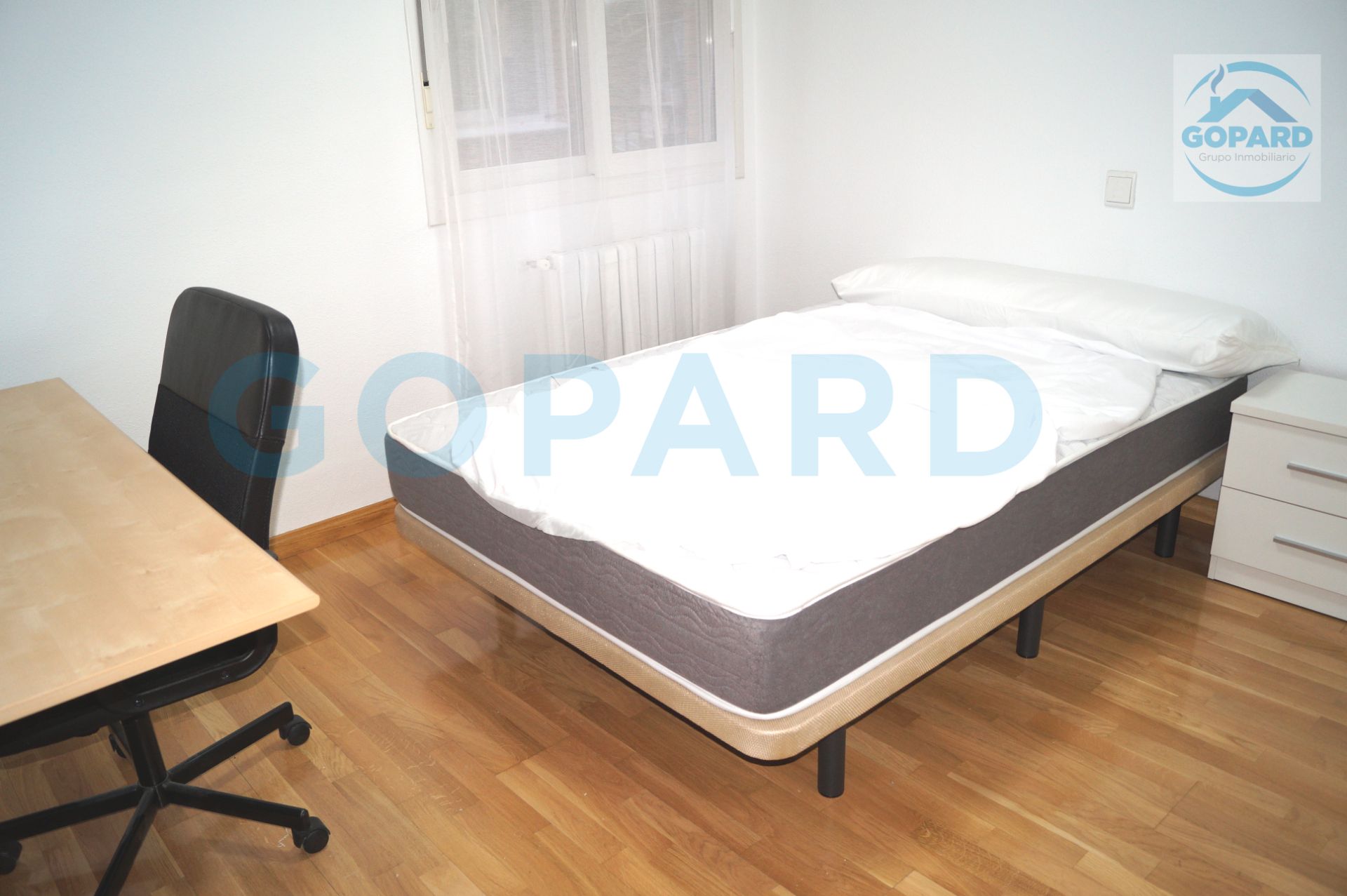 Dormitori de Pis de lloguer en Villanueva de la Cañada amb Calefacció, Terrassa i Moblat