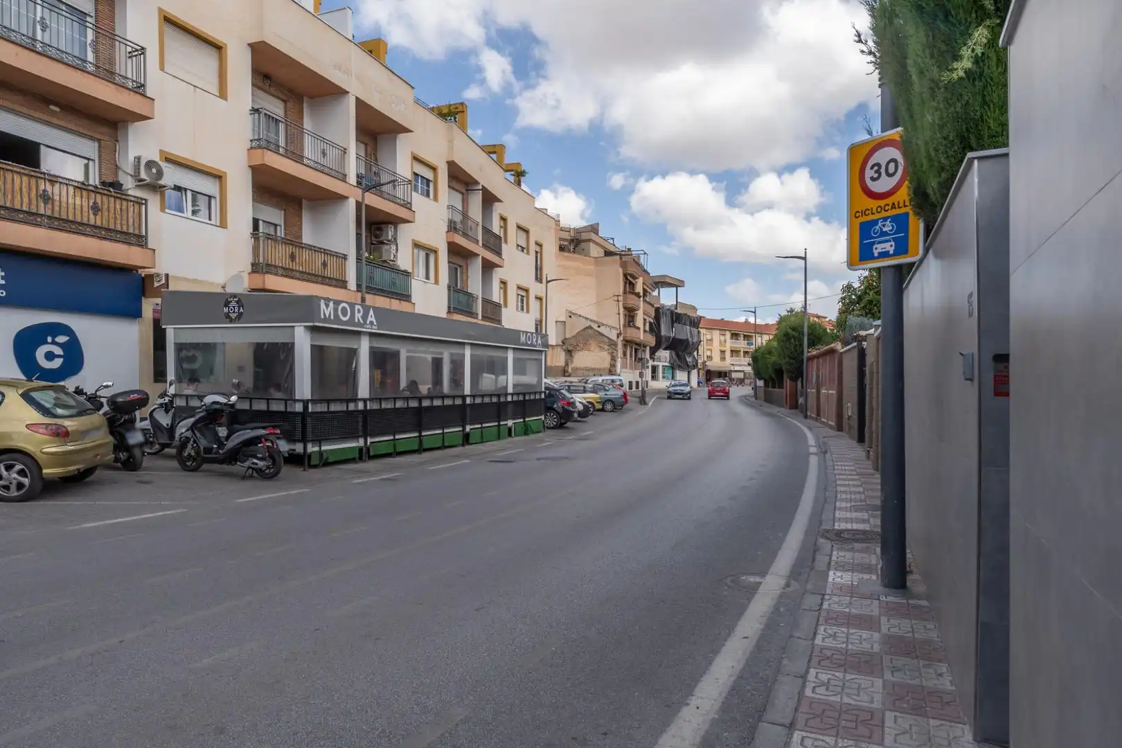 Vista exterior de Piso en venta en Gójar con Terraza, Trastero y Balcón
