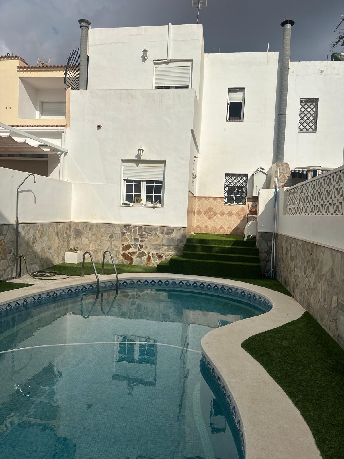 Swimming pool of House or chalet for sale in Roquetas de Mar  with Air Conditioner and Swimming Pool