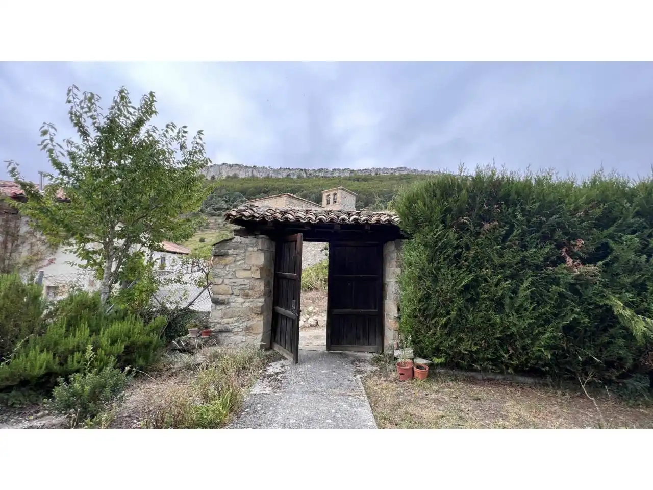 Exterior view of Detached homes for sale in Merindad de Sotoscueva  with Private garden, Terrace and Furnished