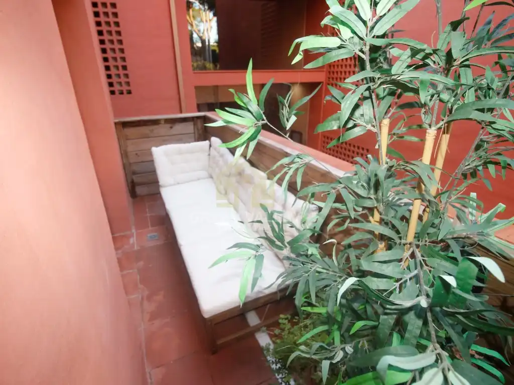 Terrasse von Wohnung zum Verkauf in Marbella mit Klimaanlage, Privatgarten und Terrasse