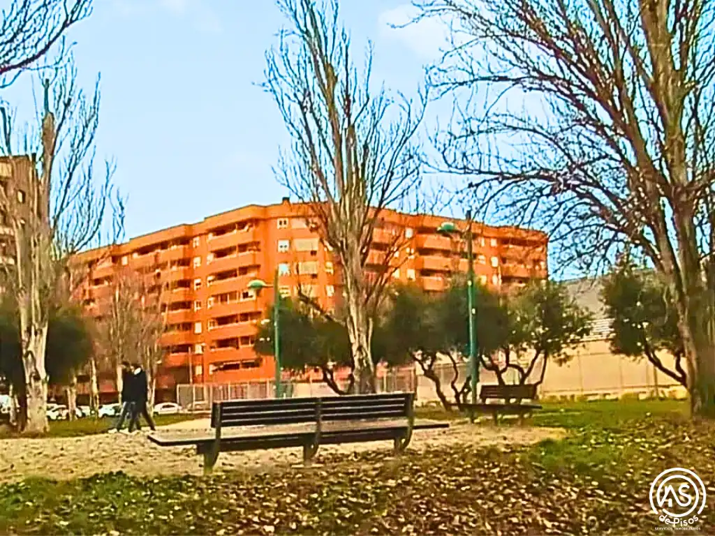 Flat for rent in Calle de la Sierra de Vicor, 21, La Almozara