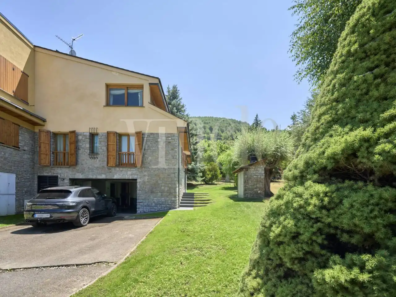 Garden of Houses for sale in Alp  with Heating and Parquet flooring