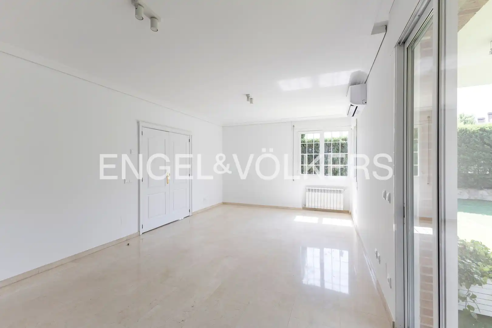Comedor de Casa o chalet de alquiler en Madrid con Calefacción, Jardín privado y Terraza