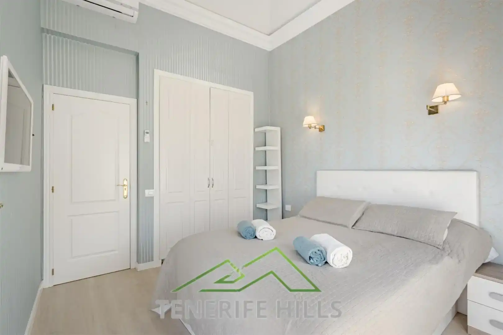 Habitación de Casa o chalet en venta en Adeje con Aire acondicionado, Piscina y Balcón