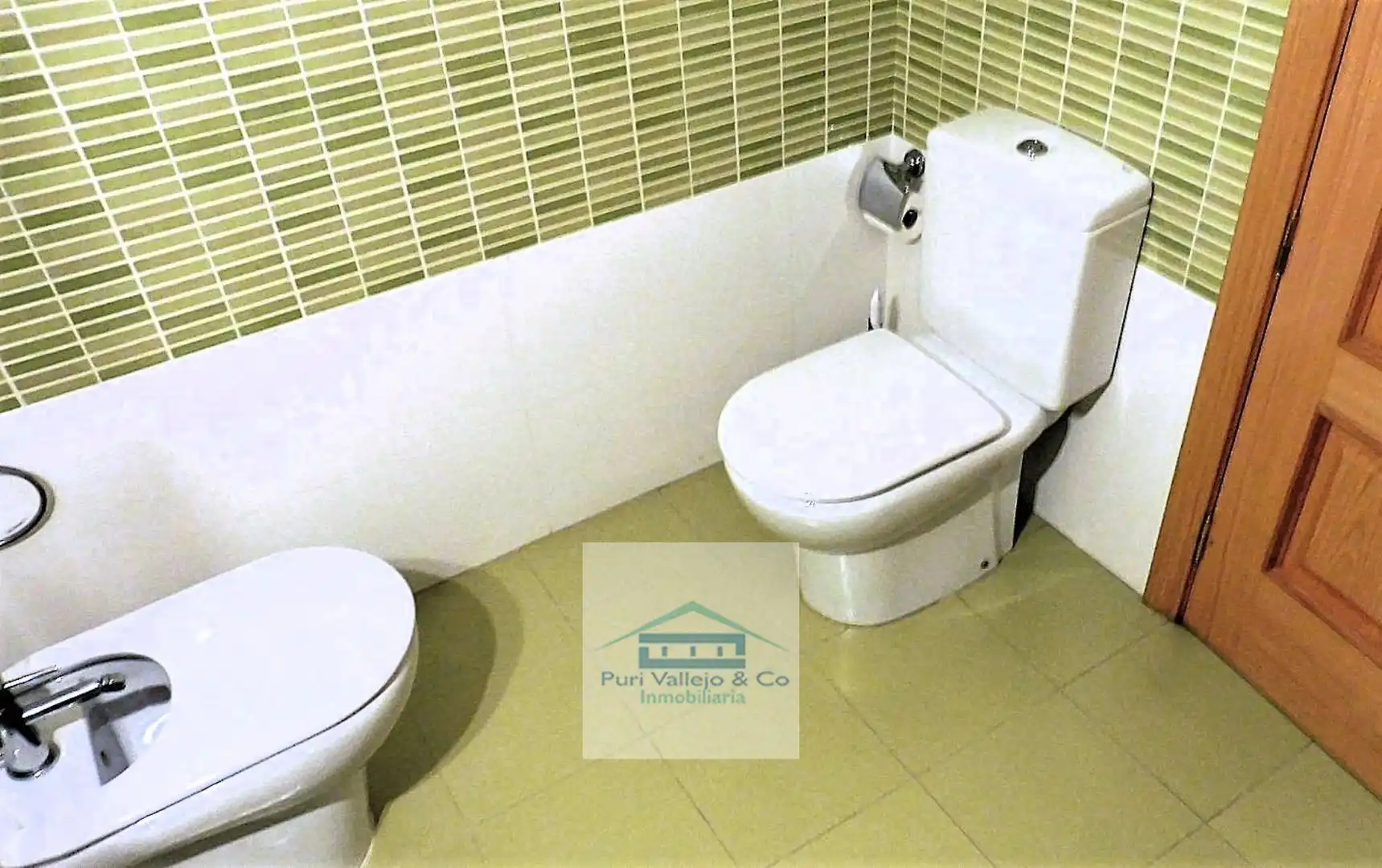 Bathroom of Flat for rent in Córdoba  with Air Conditioner, Terrace and Storage room