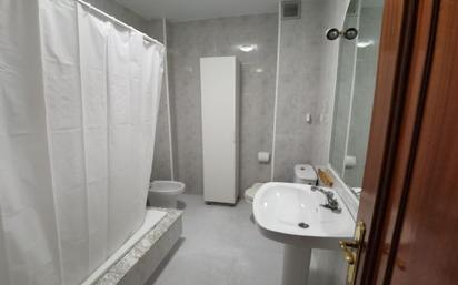 Bathroom of Flat for sale in Rianxo