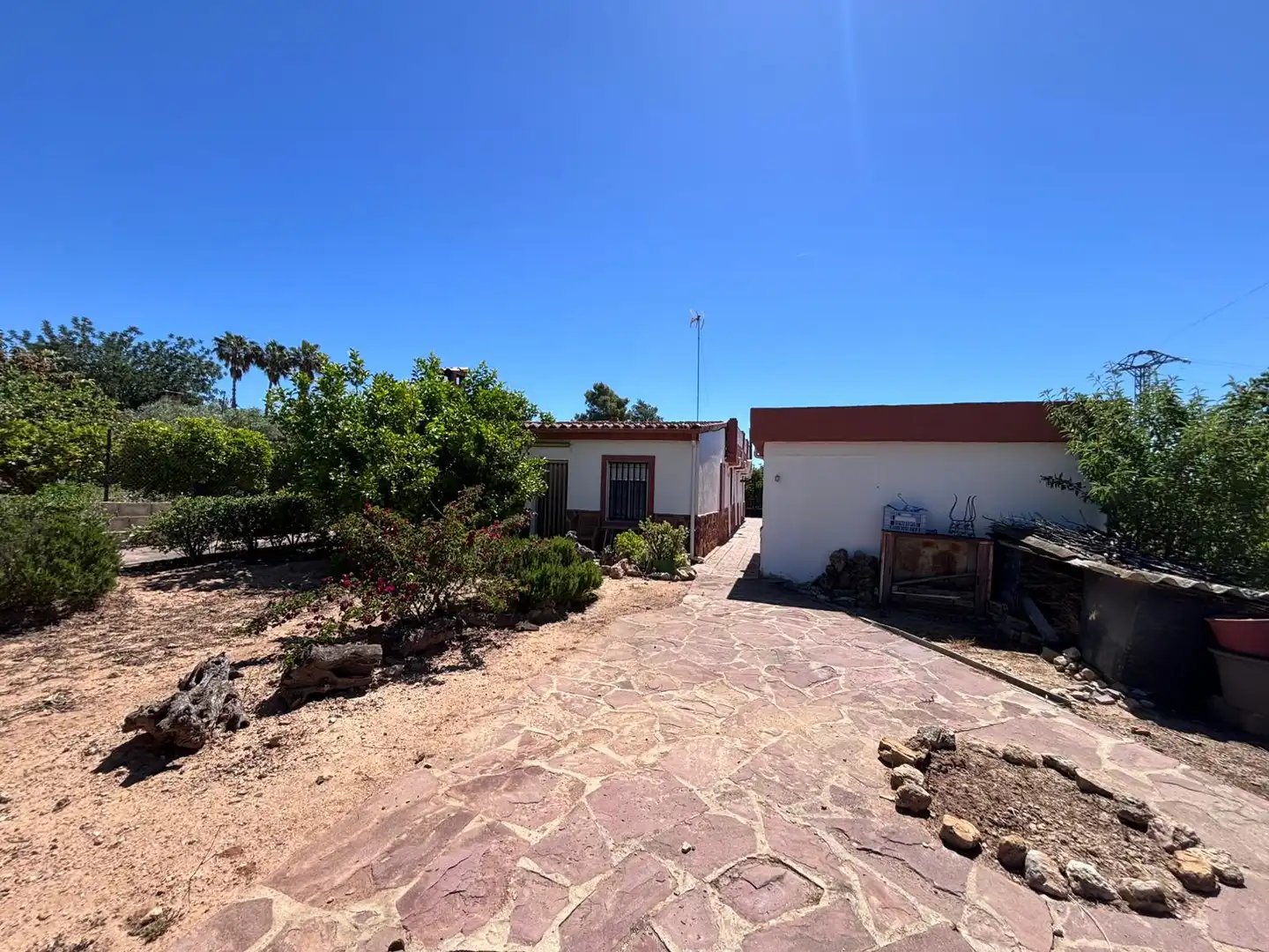 Vista exterior de Casa o chalet en venta en Torrent con Jardín privado, Piscina y Amueblado