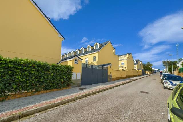 Casa-chalet en Venta en Calle del Ciclamen en Olivar de Quintos