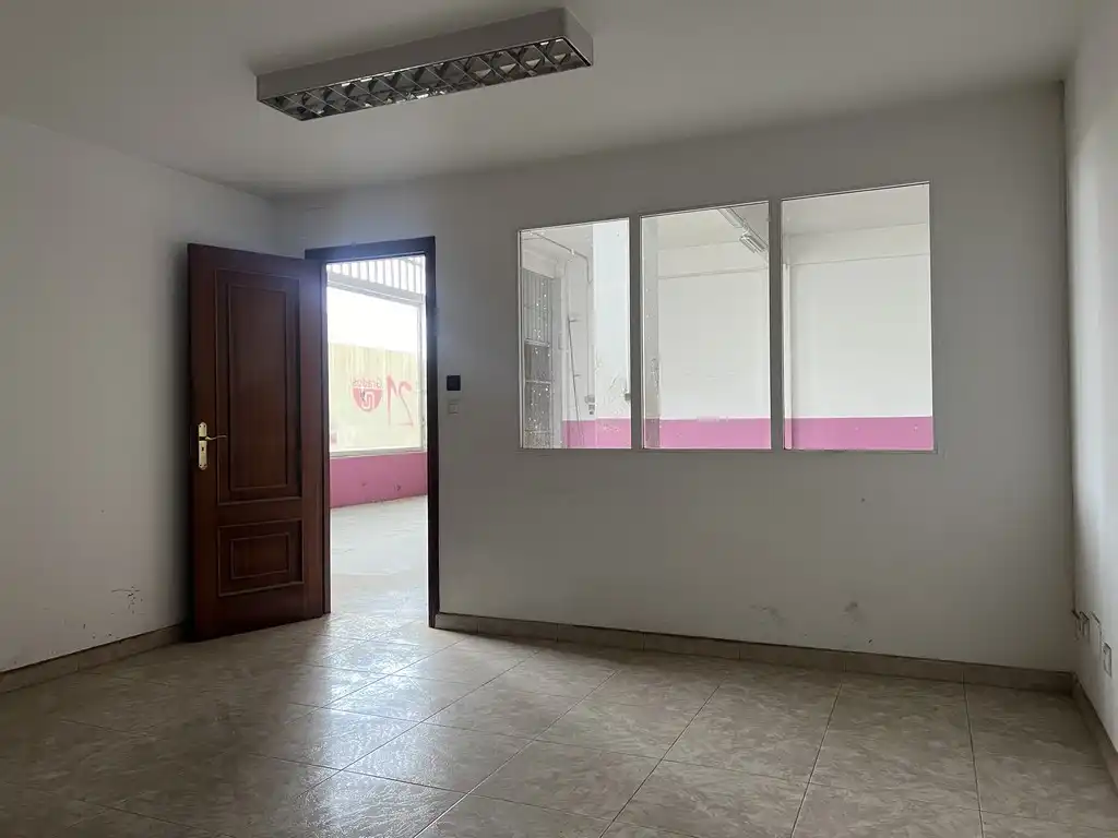 Industrial buildings for rent in Padrón