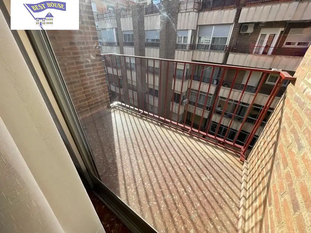 Wohnung zur Miete in Ensanche - Franciscanos