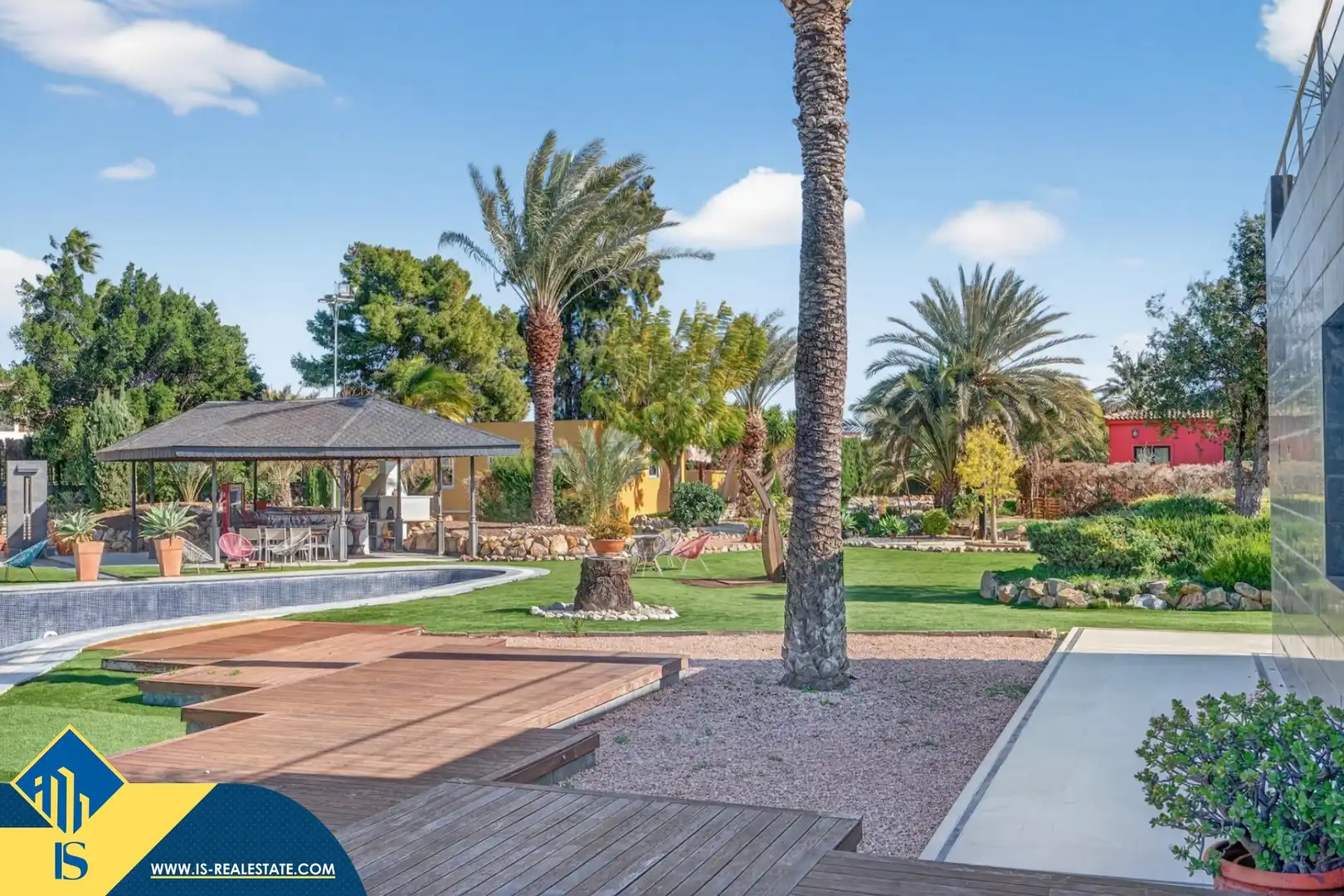 Detached house with pool for sale in Perleta - Maitino