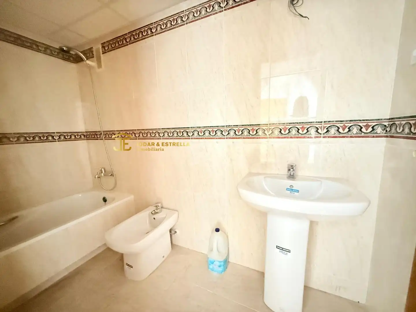 Baño de Apartamento en venta en Lorca con Terraza, Balcón y Piscina comunitaria