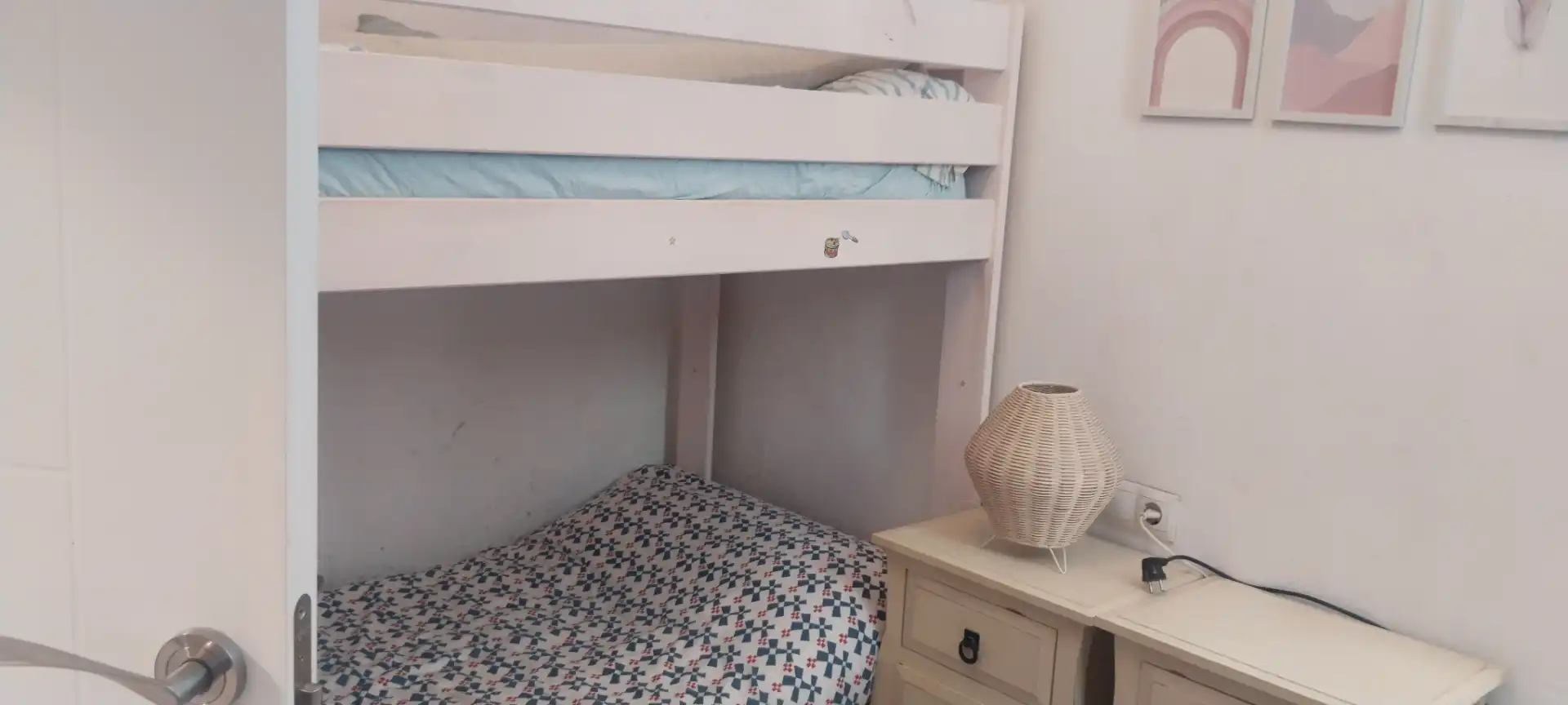 Schlafzimmer von Erdgeschoss zur Miete in Ribadesella mit Möbliert, Ofen und Waschmaschine
